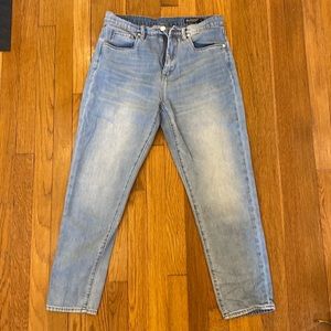 High rise tapered leg. No stretch,